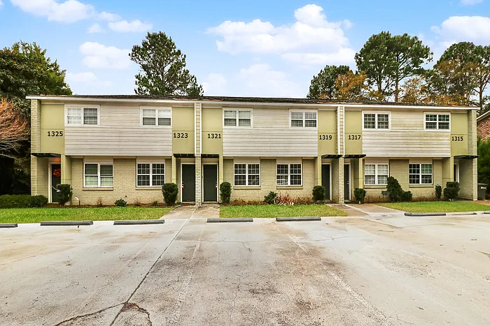 2 bed, 1.5 bath, 900 sqft, $1,895 — Photo 1