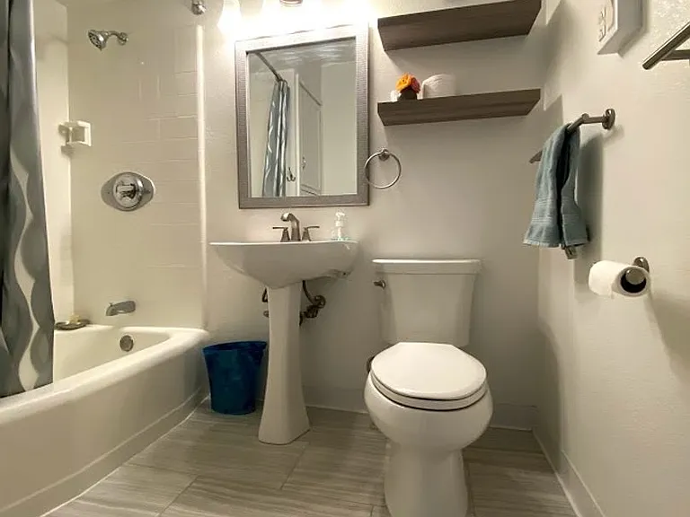 1423 Emerson St #212 — Photo 7