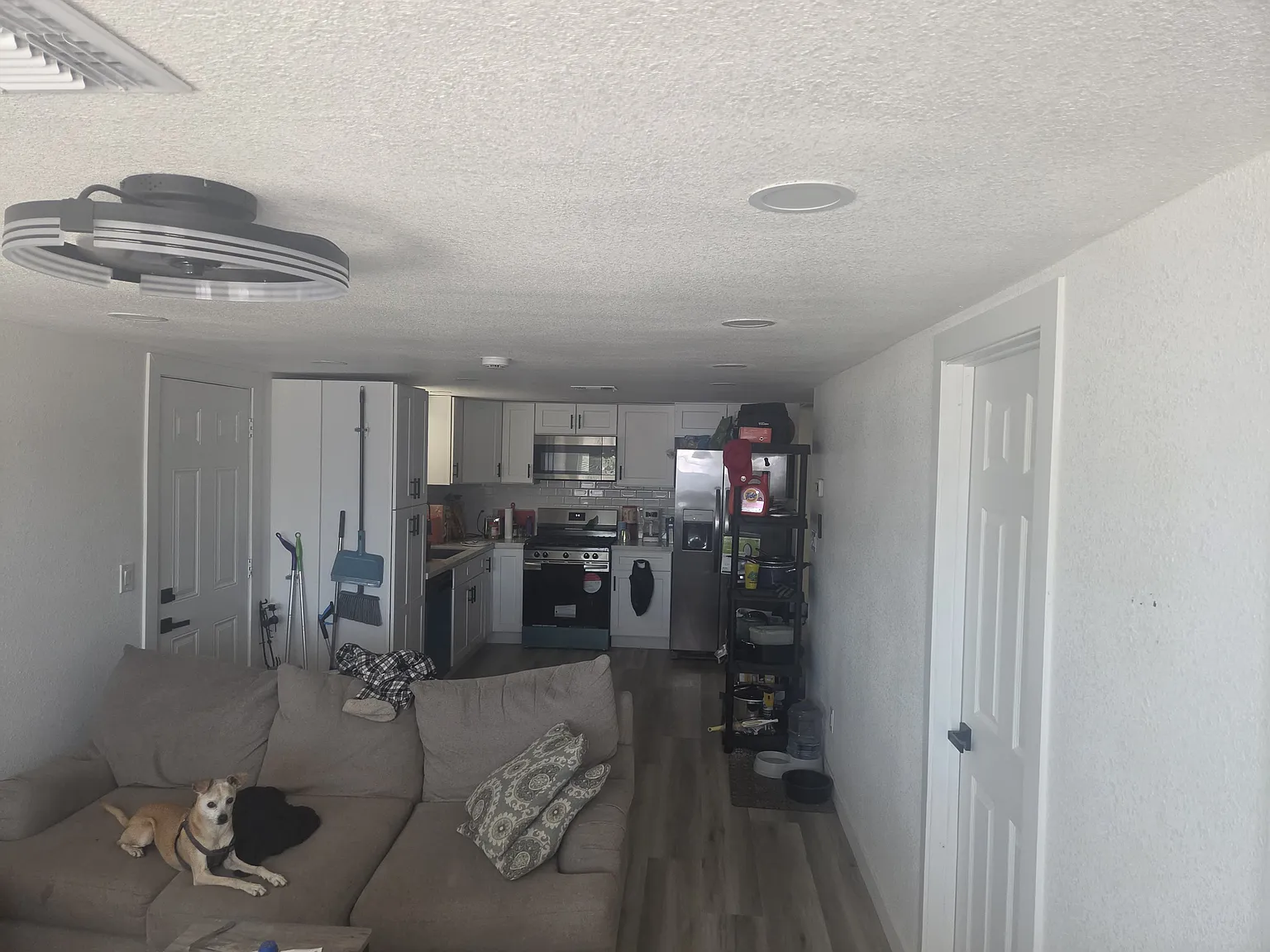 4 bed, $800 — Photo 1
