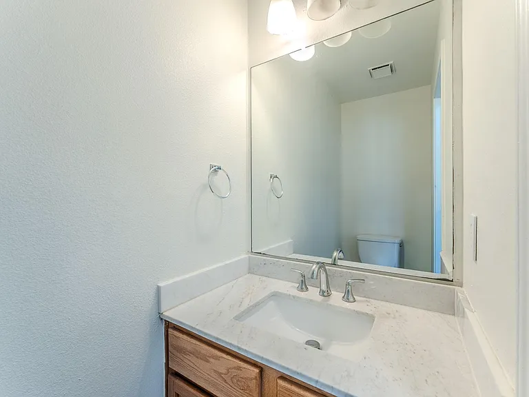 1339 Diamond Blf — Photo 19
