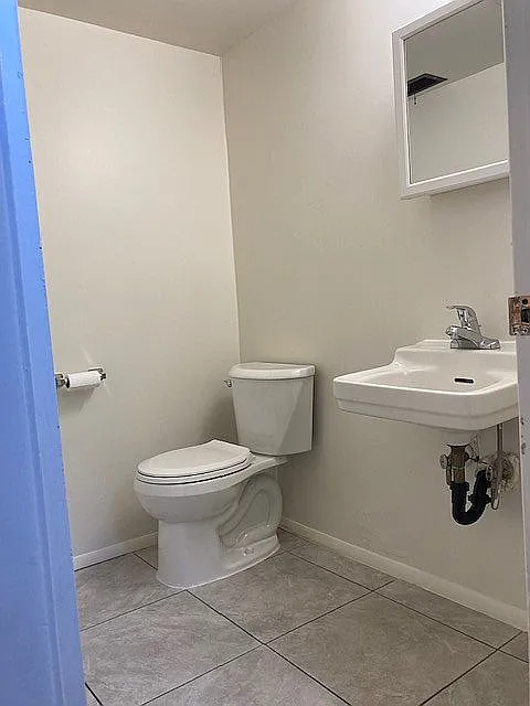 3310 — Photo 2