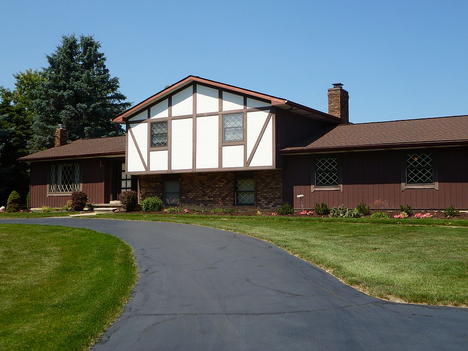 1st image of 252 Tamarack Dr