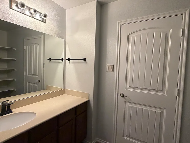 2123 Meadow View Dr — Photo 21