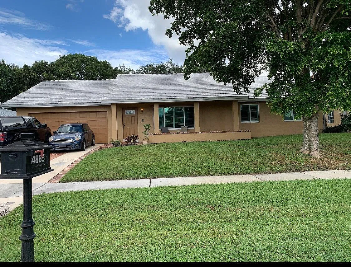 3 bed, 2.0 bath, 1855 sqft, $4,800 — Photo 2