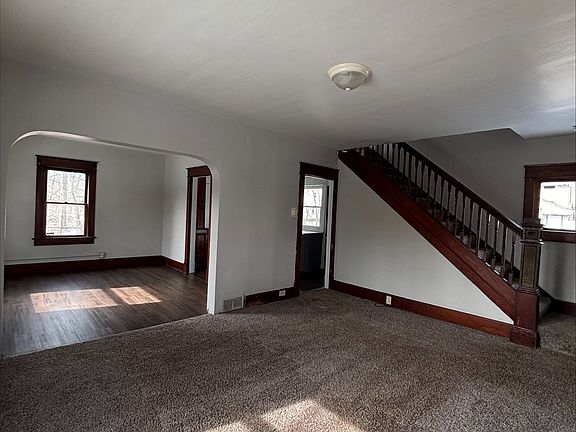 3rd image of 847 Pacific Pl NW