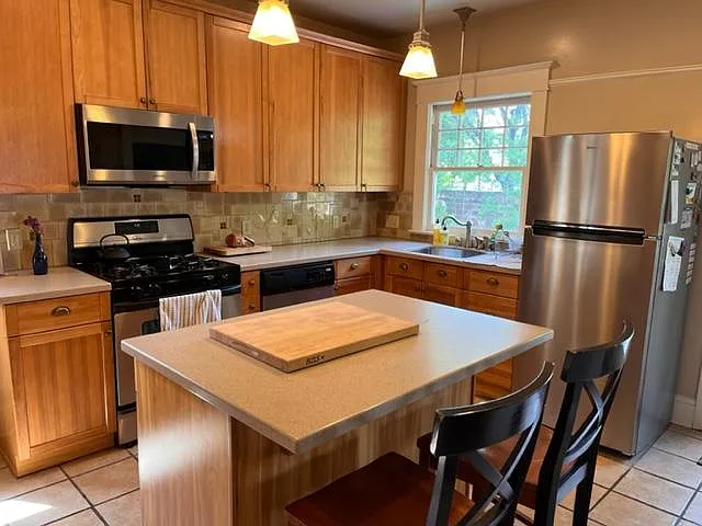 4001 SE Ivon St — Photo 2