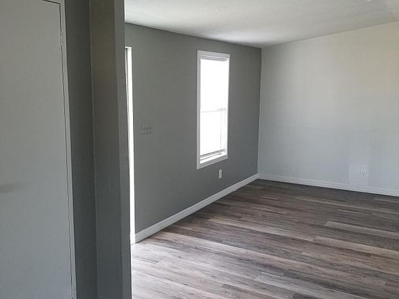 5th image of 16106 Lauderdale St