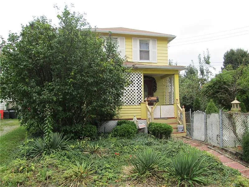 1504 4th St photo 1