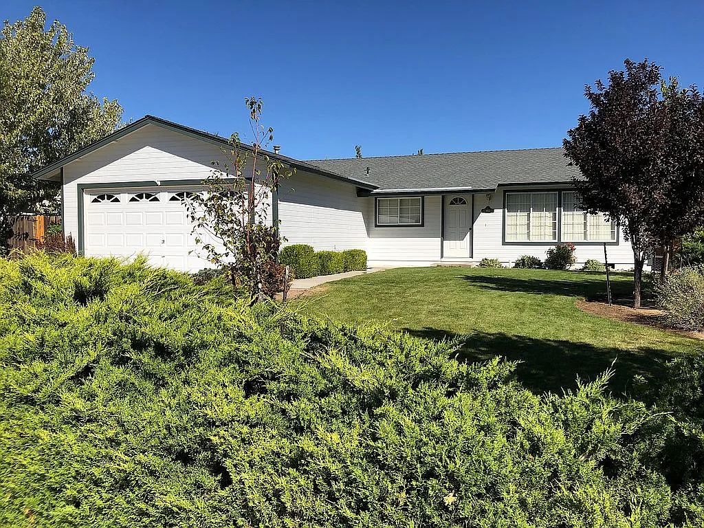 914 Nicole St photo 1