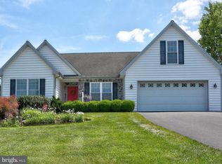 334 Farmview Dr, East Earl, PA 17519