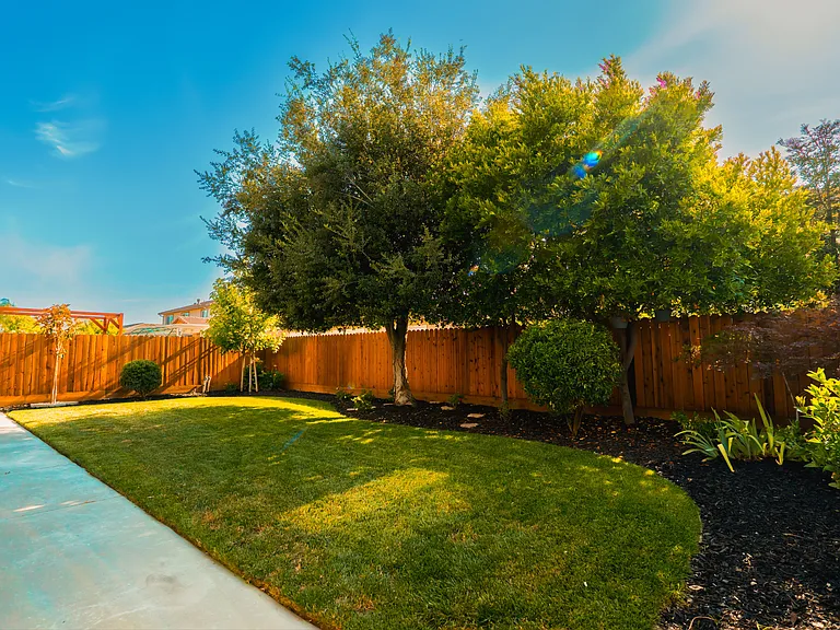 2521 Jubilee Dr — Photo 2