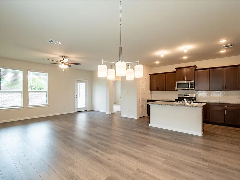 417 Vawter Dr — Photo 2