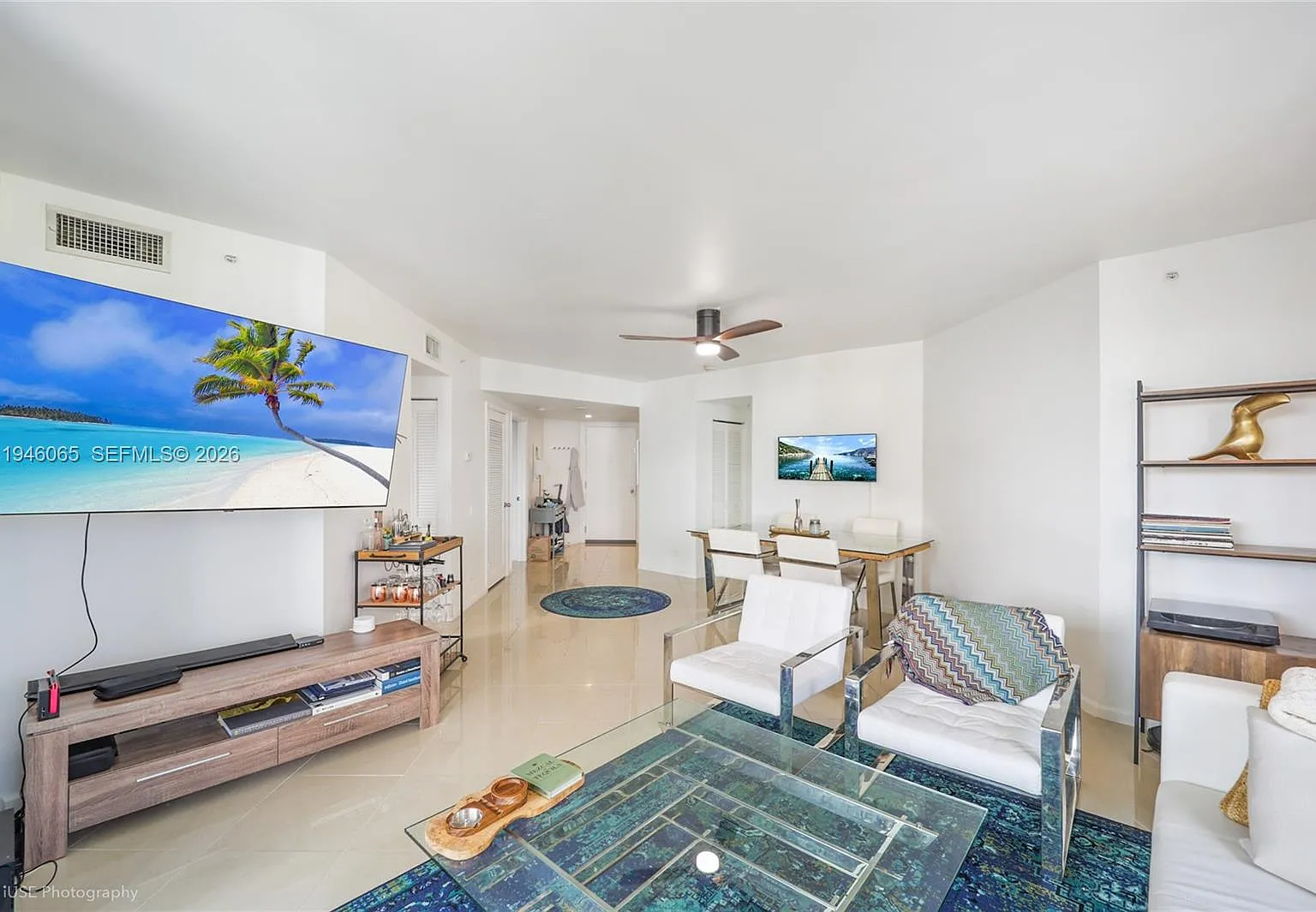 Courvoisier Courts Condo — Photo 4