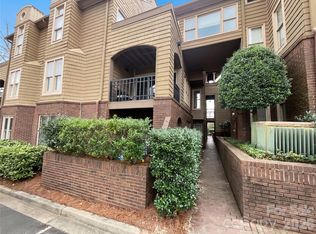 1101 E Morehead St APT 33, Charlotte, NC 28204