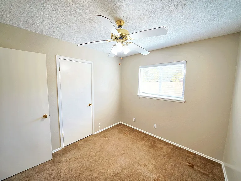 225 Linda Ct — Photo 23