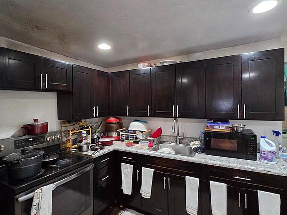 4th image of 427 Walnut St