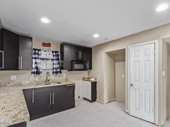 6518 W MEDLOCK Drive, Glendale, AZ 85301