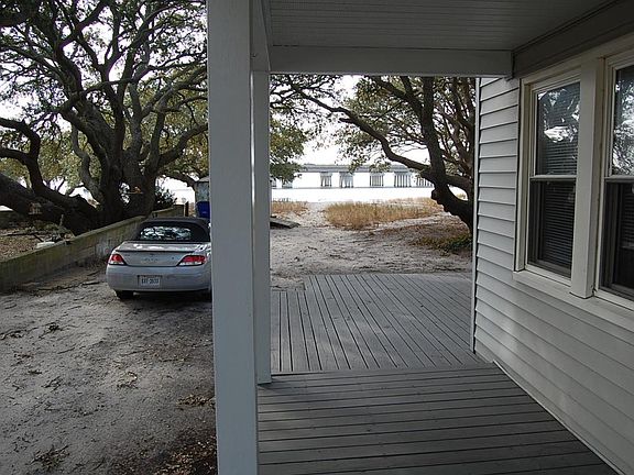 3rd image of 900 Little Bay Ave