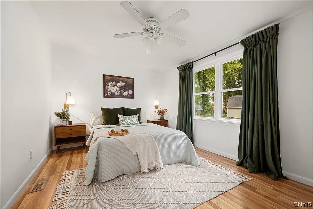 3 bed, 1368 sqft, $2,850 — Photo 2