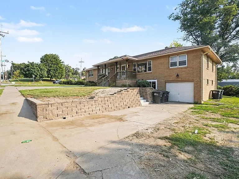 6767 Military Ave — Photo 2