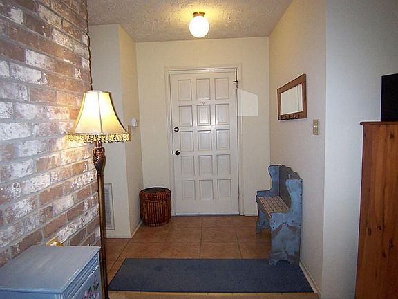 3rd image of 2637 Village Circle Dr