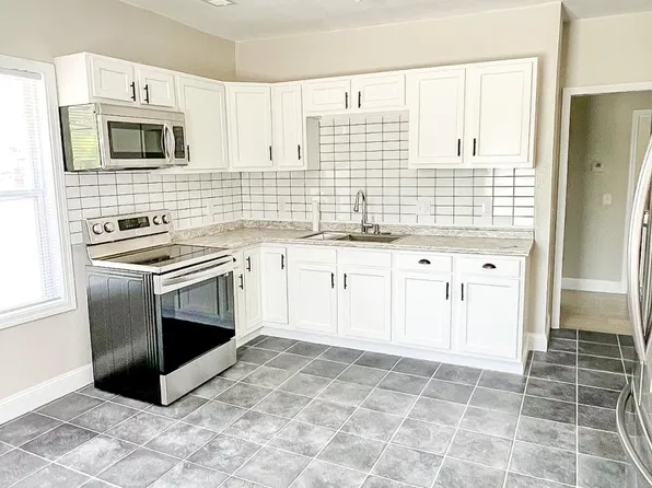 136 Clark Ave #2, Bonner Springs, KS 66012