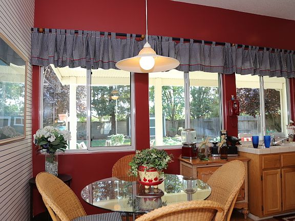 breakfast area of patio