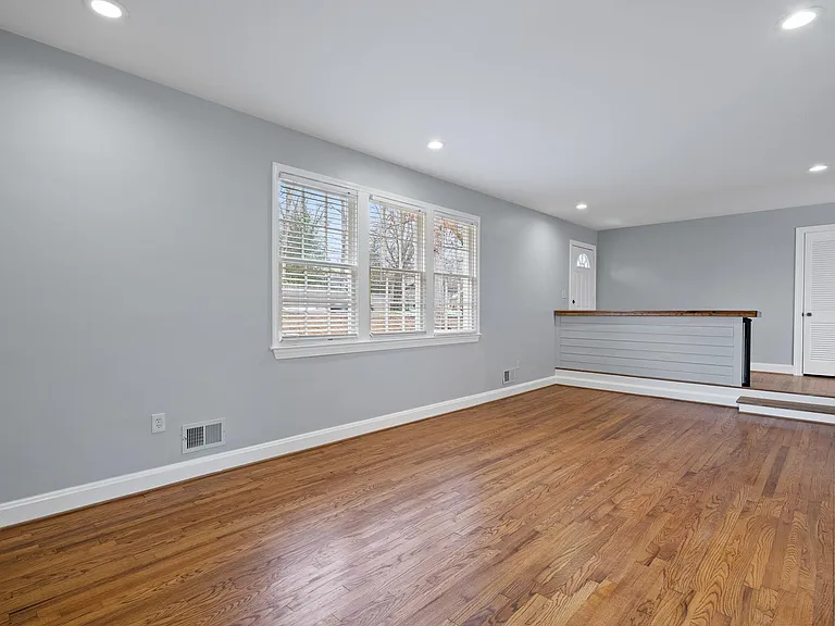 11 Howell Rd — Photo 5
