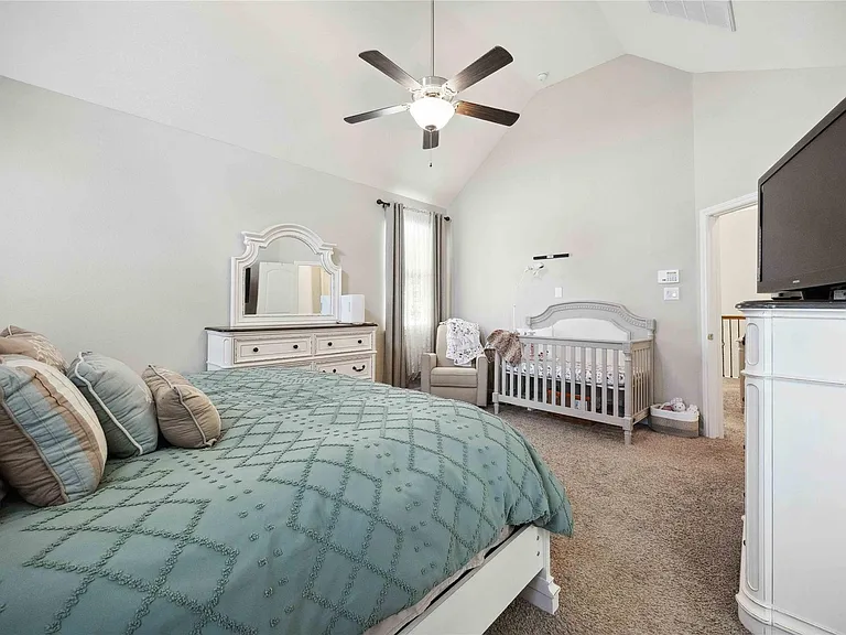 323 Biltmore Loop — Photo 19