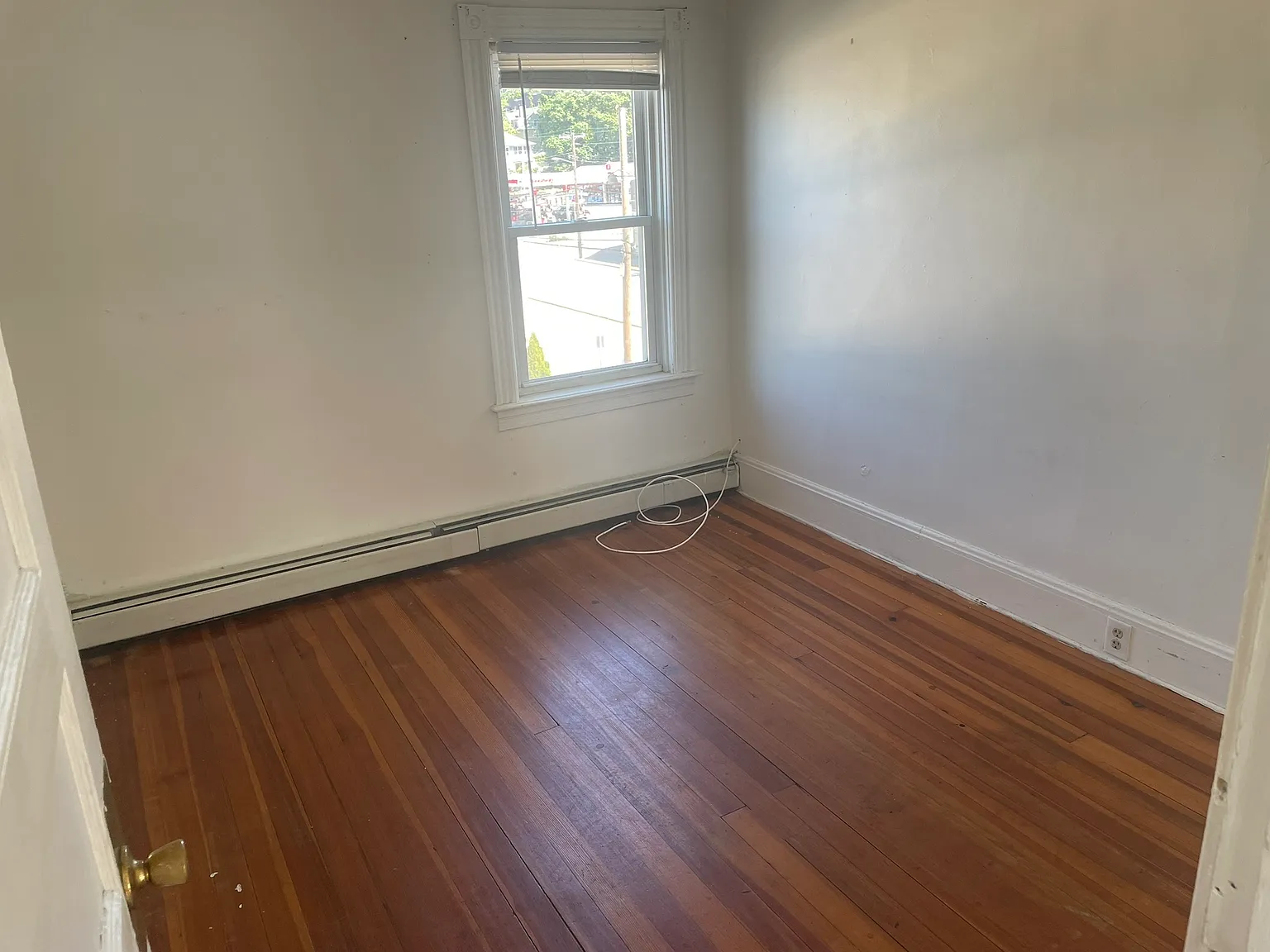 3 bed, 1000 sqft, $1,800 — Photo 3