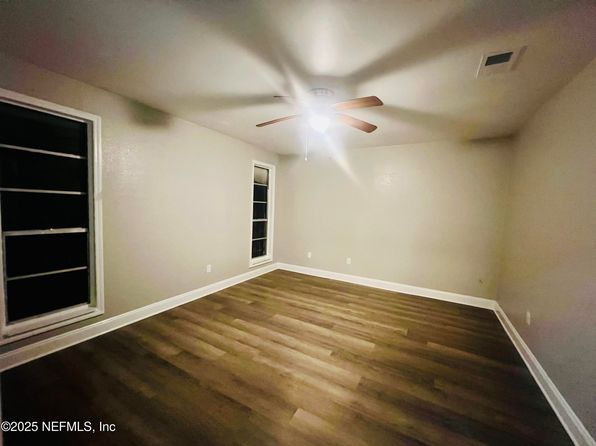 jacksonville-florida-154714023 picture