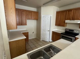906 Dunkirk Ln, Arlington, TX 76017