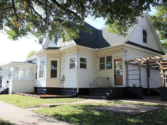 2nd image of 602 Broadway Ave