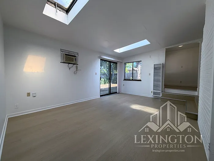3561 David Way — Photo 12