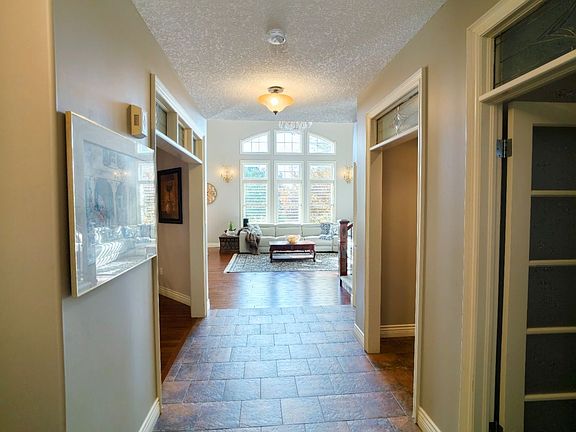 5th image of 225 Terrace Wood Cres