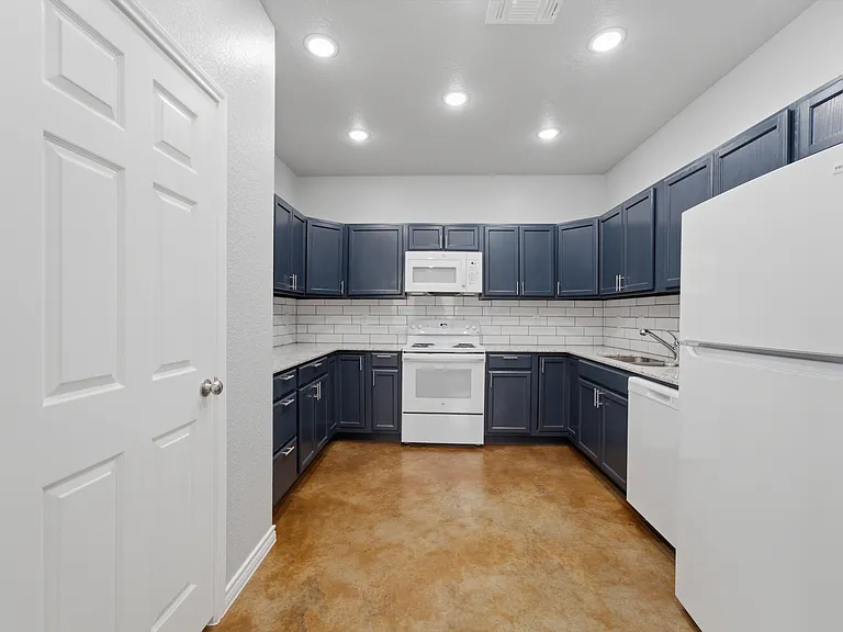 3109 Clinkenbeard Dr #3107B — Photo 8