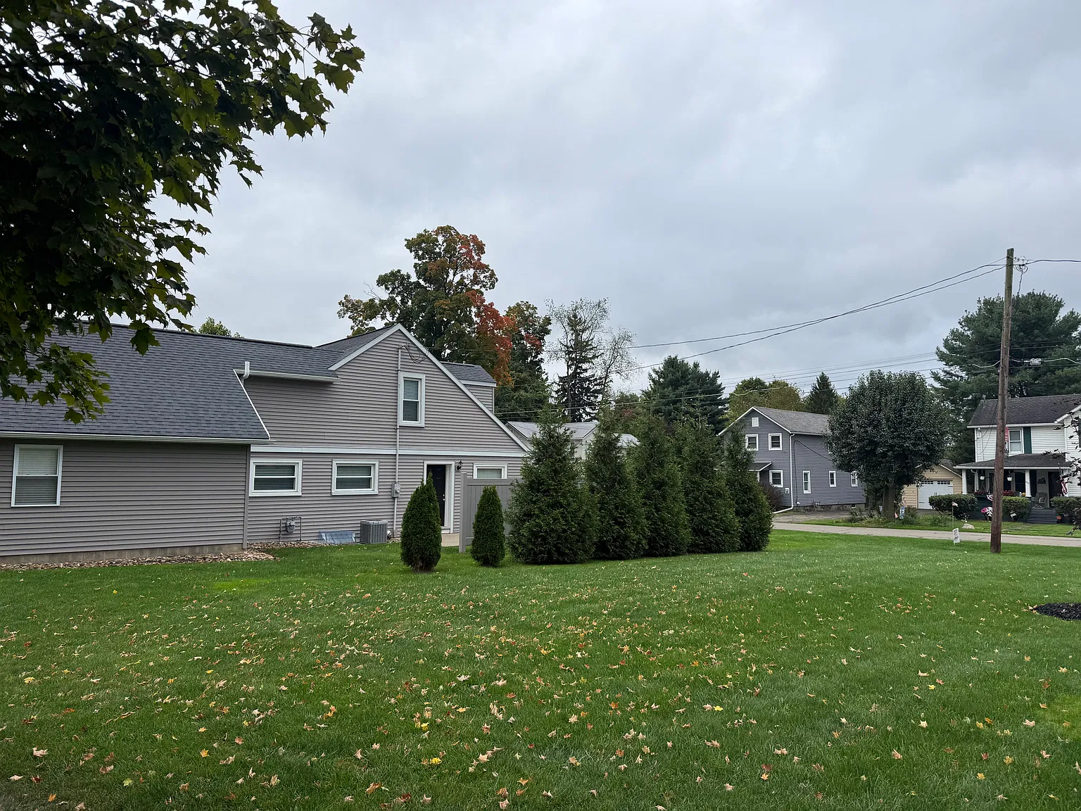 3 bed, 4210 sqft, $2,500 — Photo 2