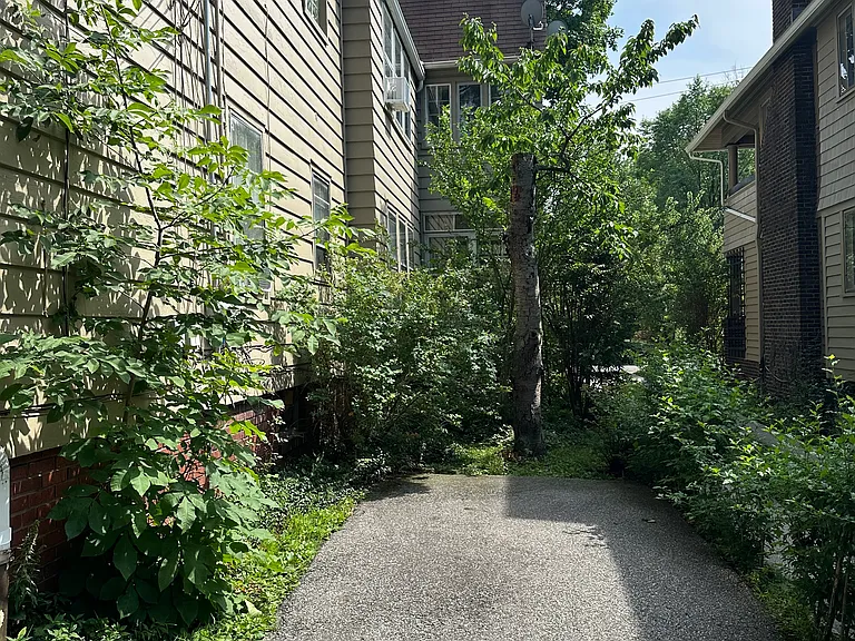 2863 E Derbyshire Rd #3 — Photo 26