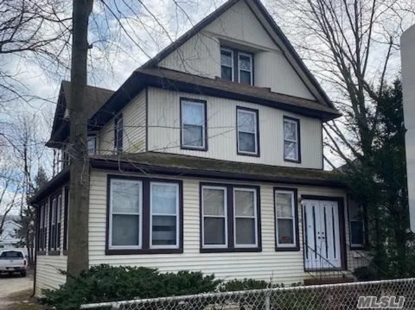 28 Roosevelt Ave, East Rockaway, NY 11518