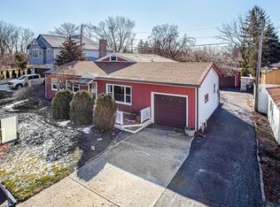 317 Roger Rd, Darien, IL 60561