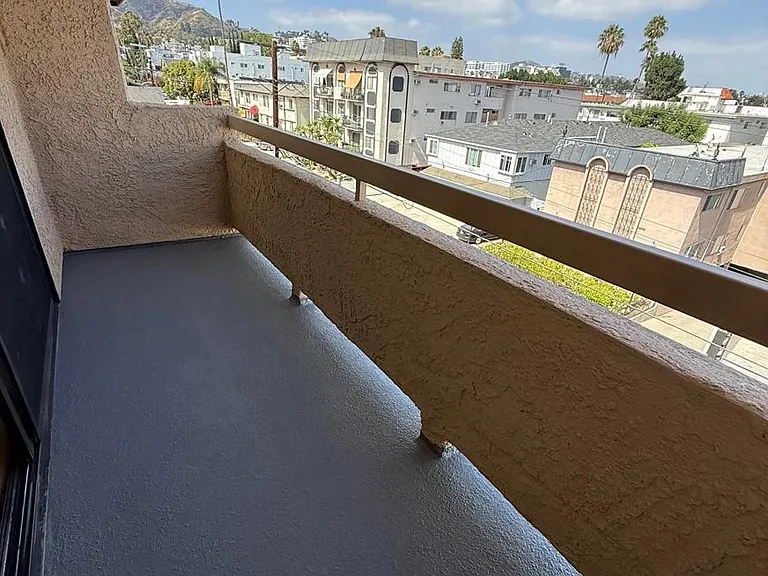 1321 N Vista St #302 — Photo 5