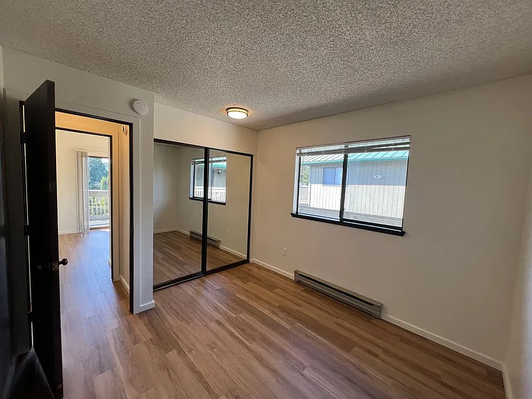 2111 Knox Ave #6 — Photo 9