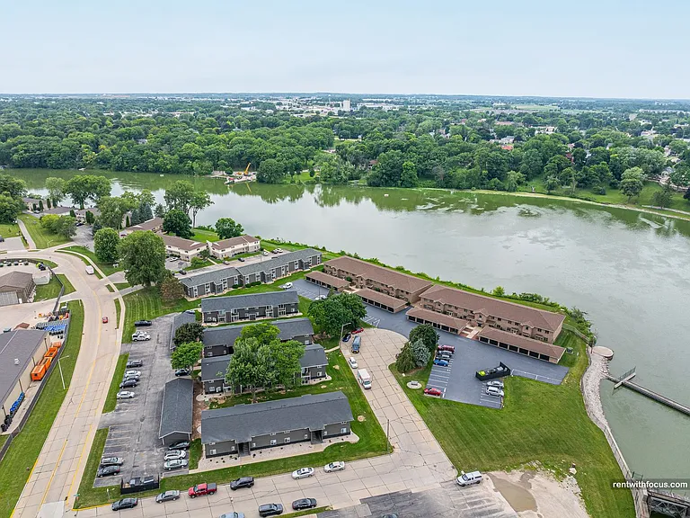 410 Fox Shores Dr. — Photo 38
