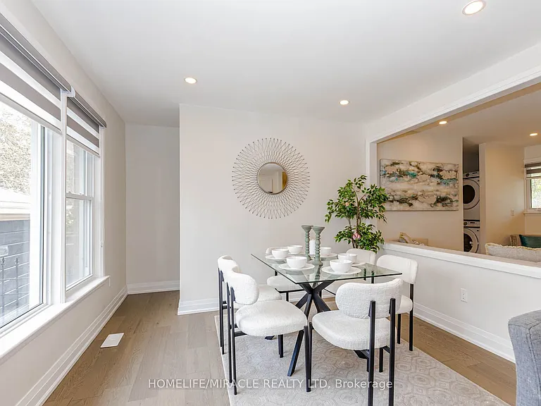 563 Taplow Cres — Photo 14