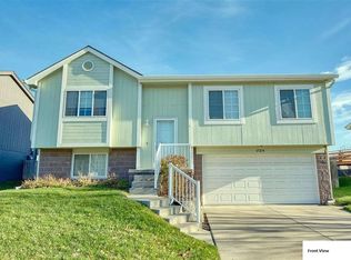 17274 Ruggles St, Omaha, NE 68116