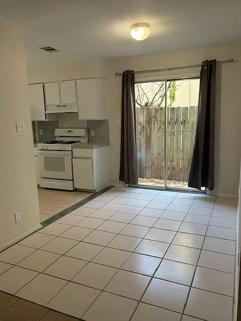 3 bed, 2.0 bath, 2076 sqft, $1,525 — Photo 4