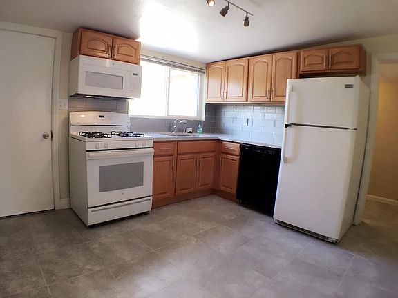 3rd image of 315 Charles St