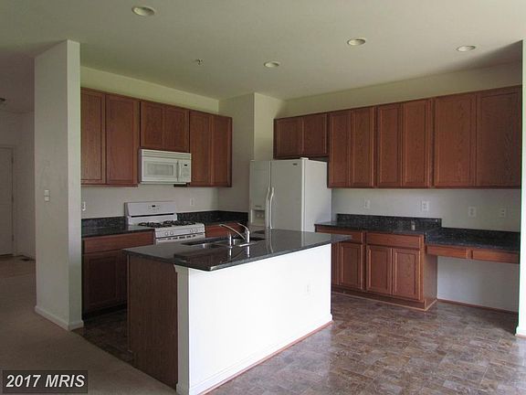 3rd image of 46116 Nancy Ct