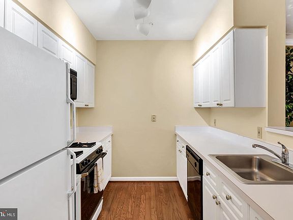 3rd image of 12915 Alton Sq APT 111