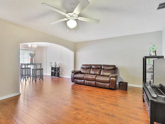 5th image of 11887 Lake Bend Cir